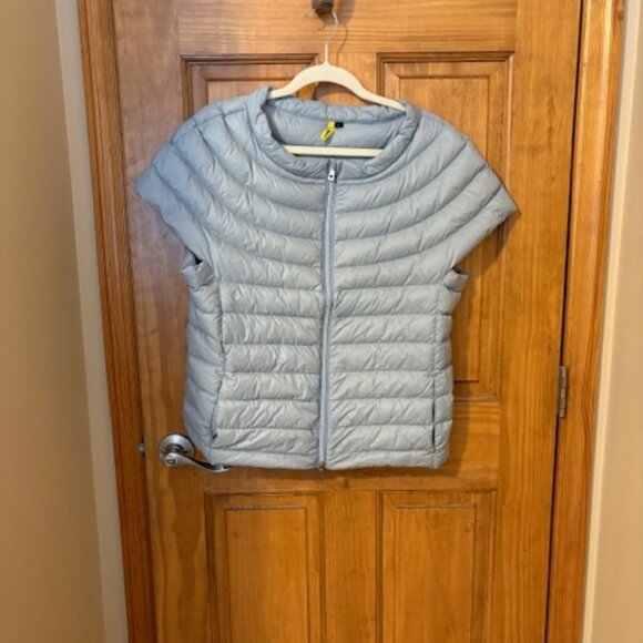 Cotes of London cap sleeve down vest - Picture 1 of 7